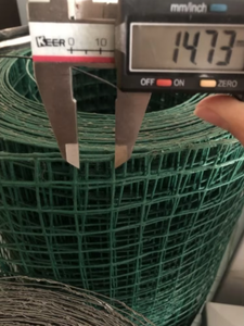 Prix direct usine – Rouleau de grillage soudé revêtu de PVC, <span class=keywords><strong>panneaux</strong></span> de clôture <span class=keywords><strong>galvanisés</strong></span> durables <span class=keywords><strong>pour</strong></span> poulaillers, ouverture de 25 mm, personnalisable - Product Image 2