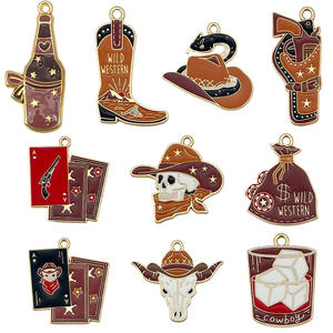 Colgantes <span class=keywords><strong>de</strong></span> aleación <span class=keywords><strong>de</strong></span> metal esmaltado con temática vaquera, <span class=keywords><strong>de</strong></span> caballo, sombrero, bota, herradura, pistola, vino, caza, estilo western y punk, accesorios <span class=keywords><strong>de</strong></span> joyería - Product Image 4