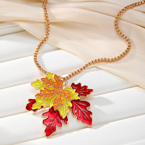 Collar con Hoja de Arce Estilo Europeo Americano, Cadena para Suéter de Aleación de Zinc para Mujer, Joyería de Moda Otoño Invierno - Product Image 1