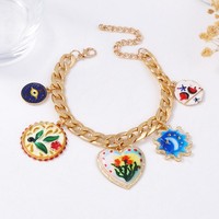 Collier multi-breloques en émail coloré, style Sicile, avec pendentifs fruits, fleurs et coquillages, fabrication sur mesure depuis 21 ans, vente en gros et personnalisation
