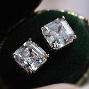 Orecchini a quattro punte verdi per donna, gioielli classici scintillanti per le orecchie - Product Image 2