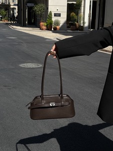 Sac <span class=keywords><strong>à</strong></span> bandoulière de luxe en cuir véritable avec ceinture, fermeture <span class=keywords><strong>à</strong></span> fermoir, style East West, pour le Moyen-Orient, fournisseur d'usine de mode haut de gamme - Product Image 5