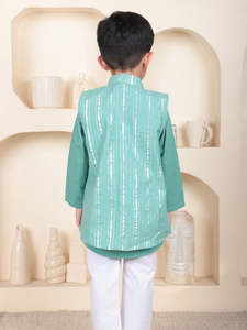 Petit garçon en kurta vert sarcelle avec gilet rayé et pyjama blanc, tenue ethnique festive vue de dos, mode enfant stylée - Product Image 2