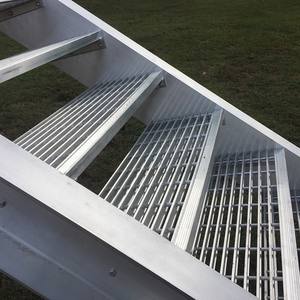 Escalier extérieur galvanisé <span class=keywords><strong>Caillebotis</strong></span> <span class=keywords><strong>Caillebotis</strong></span> <span class=keywords><strong>Caillebotis</strong></span> creux en acier Gi expansé Produit métallique Matériaux de construction Couverture de grille de tranchée d'inondation - Product Image 4