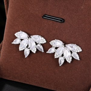Orecchini da Donna con Foglie Floreali e Zirconia Cubica, Stile Sposa, Gioielli alla Moda - Product Image 4