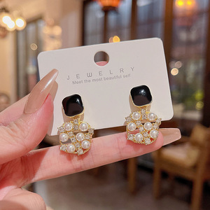 Vergoldete schwarze quadratische Ohr stecker Ohrringe kubische Perle quadratische Form Ohrringe für Frauen Mode feiner Erring Schmuck - Product Image 1