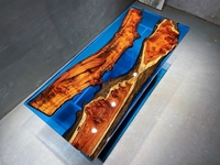 Table de rivière en résine époxy bleue et bois de rose - Table de bureau et de salle à manger à bord naturel avec dalle de bois massif