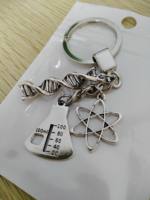 Porte-clés en métal argenté avec motif de double hélice d'ADN, chimie moléculaire, microscopes scientifiques, cadeaux pour médecins, diplômés, neurologie, biologie