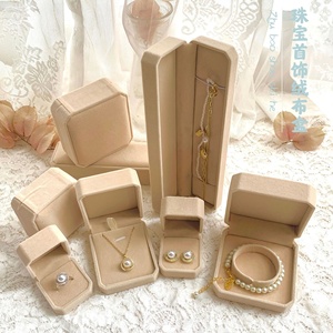 Caja de Joyería Rectangular de Terciopelo Estilo Ins, Clásica, Lisa y con Relieve, para Collares, Pendientes, Anillos y Pulseras - Product Image 1