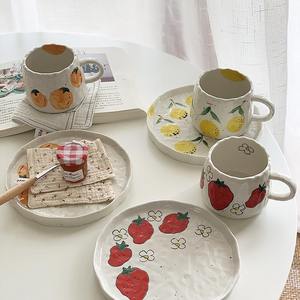 Ensemble tasse et soucoupe à café, motif fraise, kaki, orange, peint à la main sous glaçure, plateau simple rétro - Product Image 5