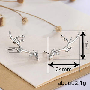 Boucles d'oreilles manchette E4332 en or blanc avec bois de cerf et zircon rond taille brillant serti griffe, bijoux tendance pour femme - Product Image 6