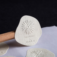 Rouleaux d'étiquettes autocollantes en papier texturé gaufré incolore de qualité supérieure, étiquettes personnalisées imprimées pour les pots de bougies d'aromathérapie