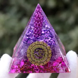 Zierlicher 5 cm Kristall-Kiesel-Pyramidenschmuck verschiedener Edelstein reichhaltiges Muster Würfel dreieckig Kristall Glücks-Pyramiden-Schmuck
