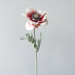 Fleur d'anémone artificielle aux tons délicats, tige rose pâle et blanche, fausses fleurs pour une décoration intérieure élégante, un style raffiné pour la table, un mariage aérien - Product Image 6