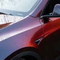 Vinilo PET para Envoltura de Autos en Negro y Rojo Brillante, Película Protectora de Pintura que Cambia de Color, Resistente a los Rayos UV, 1.52x16m, Acabado de Alto Brillo
