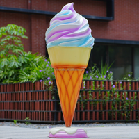 Grande sculpture extérieure en fibre de verre de cône de crème glacée pastel pour le centre commercial de dessert et l'affichage de statue de décor de zone scénique