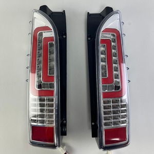 ไฟท้ายรถยนต์แบบ LED สำหรับ Toyota HIACE 200 Series ปี 2005-2018 พร้อมไฟวิ่งกลางวันแบบ LED กันน้ำ ชุดแต่งตัวถังรถ - Product Image 1