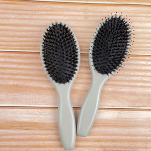 แปรง<span class=keywords><strong>ผม</strong></span><span class=keywords><strong>ทรง</strong></span>วงรี ขนแปรงผสมขนหมู<span class=keywords><strong>ป</strong></span>่าและไนลอน แปรง<span class=keywords><strong>ป</strong></span>้องกันไฟฟ้าสถิตย์ สำหรับจัดแต่งทรง<span class=keywords><strong>ผม</strong></span>ให้เรียบลื่นและนวดหนังศีรษะ - Product Image 1