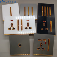 Enchufe de Pared Universal Delgado de PC Blanco Dorado Ignífugo con 2 Tomas de 13A, Resistente a Manipulaciones, Potencia Máxima de 45A, Venta al por Mayor