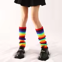 Vente en gros de jambières colorées à la mode Chaussettes décontractées pour les sports de danse de fête des années 80 Jambières côtelées en tricot à rayures arc-en-ciel pour femmes