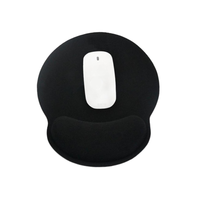 Alas Mouse Ergonomis Hitam dengan Sandaran Pergelangan Tangan, Alas Karet Anti Selip, Logo Anime Kustom, untuk Penggunaan di Rumah dan Kantor