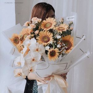En stock, film plastique semi-transparent 58*58cm pour emballer les fleurs, avec impression de lignes colorées sur le bord - Product Image 5