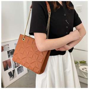 Bolsos Sencillos con Relieve para Mujer, Bolso de Hombro Casual de Calidad, Bolso de Mano a la Moda, Combinable con Todo, Bolso Cruzado de Diseñador con Cadena para Mujer - Product Image 2