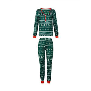 Novos Conjuntos de Pijamas de Natal Estampados em Duas Peças com Padrão de Desenho Animado Verde para Família - Product Image 3