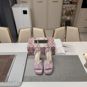 Zapatos de Tacón Alto Jimmy de Alta Calidad y Moda, Hechos de Tela de Seda Brillante, con Parte Superior en Forma de V, Huecos y Transpirables, Gran Éxito de Ventas - Product Image 1