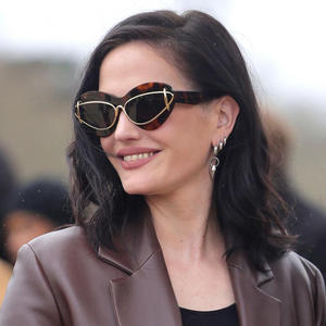 Nuevas Gafas de Sol Estilo Europeo Americano con Marco Negro y Lentes de PC con Protección UV400 para Mujer, Gafas de Sol Modernas Y2K con Marco Pequeño - Product Image 5