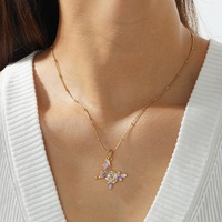 Collier pendentif papillon en acier inoxydable plaqué or 18 carats avec émail, perles et strass, résistant au ternissement, motif floral et insecte, tendance
