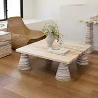 Table basse en marbre foncé Emperado avec quatre pieds cylindriques
