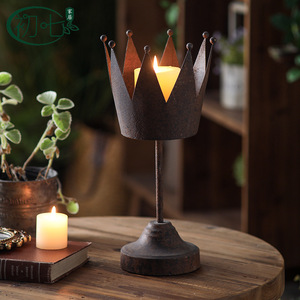 Portavelas Vintage con Forma de Corona, Estilo Rústico, Decoración para el Hogar, Estilo Wabi Sabi, Candelabro de Hierro para Decoración Interior - Product Image 1