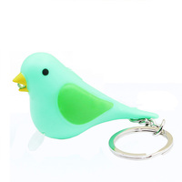 Porte-clés lumineux LED en plastique en forme d'animal, cadeau promotionnel, petit oiseau, lumière LED, porte-clés, breloques pour sac de voiture