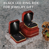 Boîte à bijoux rigide noire avec éclairage LED, design de ring de boxe gonflable, pour emballage de bijoux de mariage, en carton ondulé