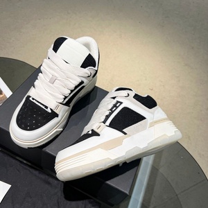 Nouvelles Chaussures Décontractées de Luxe Minimalistes en Maille pour Femme, Inspirées des Créateurs, et Chaussures Chunky Respirantes Noires et Blanches à Lacets pour Homme - Product Image 1