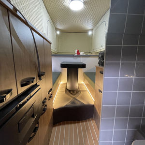 Caisse de camion avec cadre en aluminium, étanche, design moderne, compatible panneaux solaires, cuisine et salle de bain personnalisées, grande fenêtre - Product Image 4