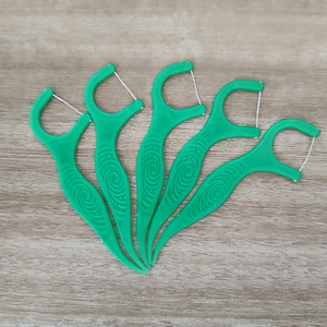 Dagelijkse Verzorging Verfrissende Mint Smaak Tandheelkundige Flosser Medische Groene Kleur Tandenstoker Voor Orthodontisch Gebruik - Product Image 1