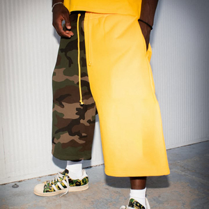 New Vintage Men Streetwear Spliced Camo Solid Contrast Wide Leg Knee Length <b>3</b>/<b>4</b> Drawstring Sweat <b>Shorts</b> - Product Image 2