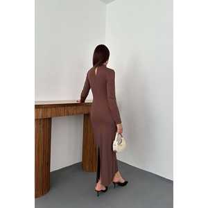 เดรสสีน้ำตาลทรงเข้ารูป คอรูวงกุญแจ เอวธรรมชาติ ผ้าทอเนื้อนุ่ม สวมใส่สบาย เหมาะสำหรับทำงาน - Product Image 1