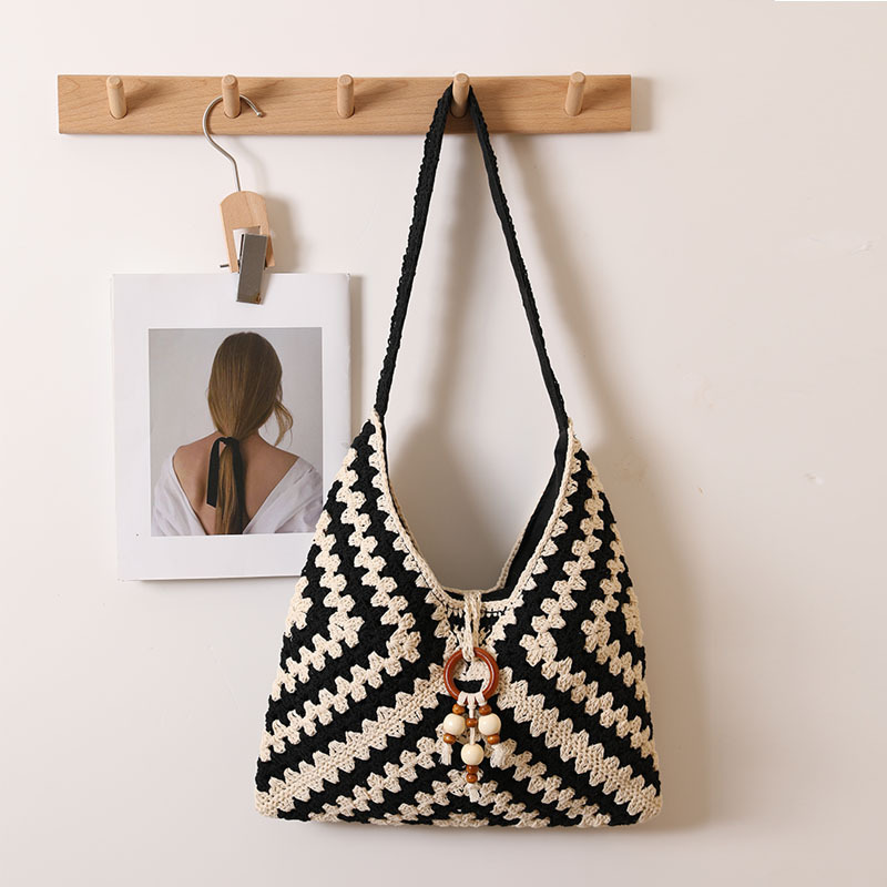 Fil de coton granny square en forme de V noir