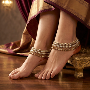 Chaîne de cheville pour femme en alliage plaqué rhodium imitation, ornée de perles et de pierres Kundan, blanche, taille ajustable, style classique et tendance, pour mariage indien - Product Image 3