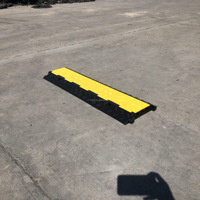 Rampe de câble CE 3 canaux 35*40mm / Rampe de protection de câble en caoutchouc à trois canaux