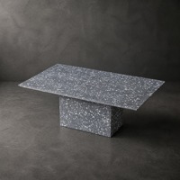 Table basse rectangulaire sur mesure en terrazzo avec base géométrique, mobilier moderne pour salon, décoration intérieure
