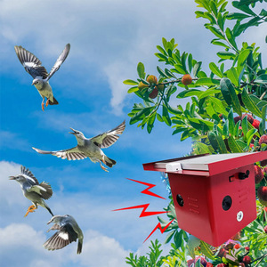 Dispositif sonore solaire extérieur pour effrayer les <span class=keywords><strong>oiseaux</strong></span> avec LED ultrasonique pour la ferme, le jardin et la protection des réseaux électriques - Product Image 1