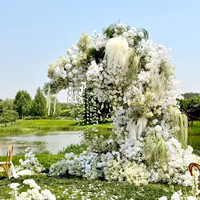 Gapura Bunga Buatan Kustom  Hydrangea, Mawar, dan Baby's Breath Warna Putih dan Hijau untuk Latar Belakang Pernikahan dan Pesta