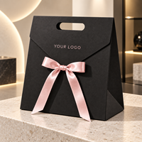 Sac en papier mat noir personnalisé OEM ODM avec logo et nœud en ruban rose, emballage cadeau de luxe en carton pour boutique
