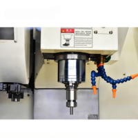 Centre d'usinage vertical 3 axes VMC650 avec commande CNC GSK, guidage linéaire trempé automatique BT40 pour l'usinage de précision des matrices