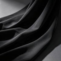 Tissu confortable 100 % polyester, idéal pour la production de vêtements de différents styles