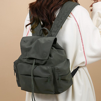 Grand sac à dos décontracté pour femmes, sac à dos léger en nylon avec rabat à cordon, sac de voyage simple de couleur unie, sac d'école